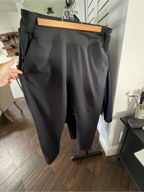 Women’s under armor Black storm golf Pants - Stretch Comfort